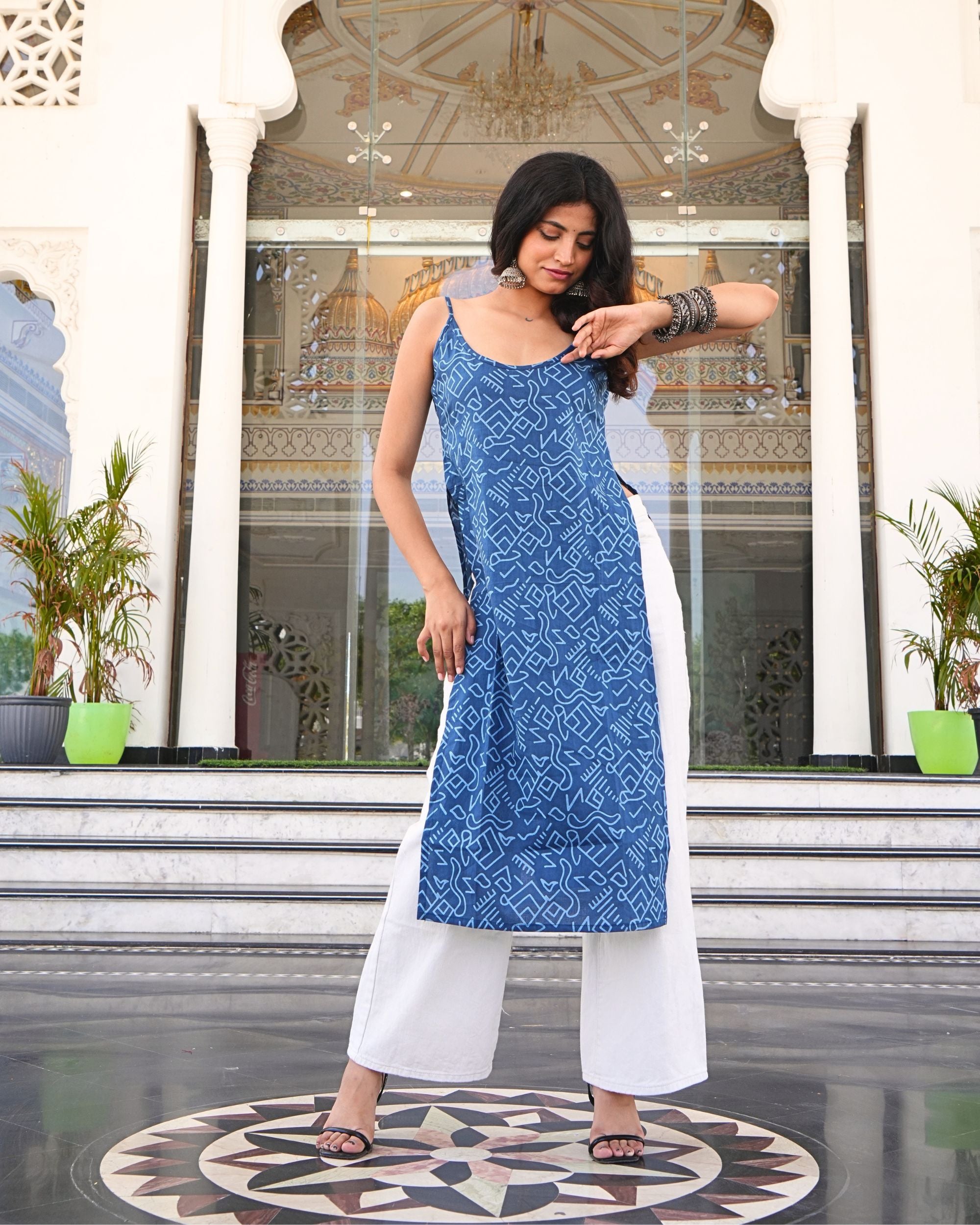 Urban Nari Abstract Print Kurti